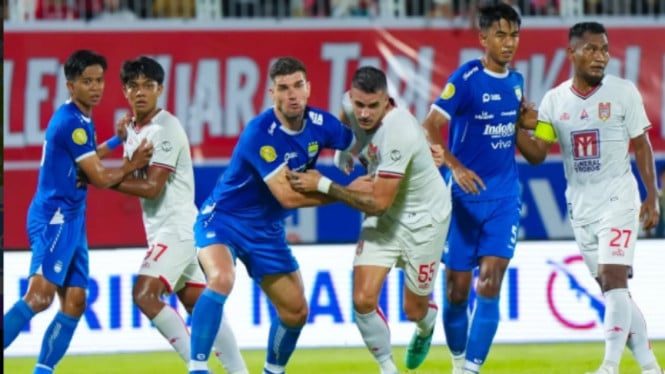 6814cdc9f33ff-malut-united-vs-persib_665_374.jpg