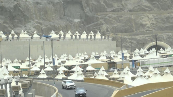 682f35f83069b-penampakan-tenda-tenda-jemaah-haji-di-mina-makkah-arab-saudi-rabu-21-5-2025_665_374.jpg