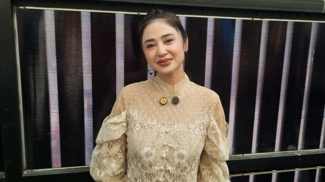 6842a2b24347e-dewi-perssik-kurban-17-ekor-sapi-ada-yang-bobotnya-lebih-dari-1-ton_665_374.jpeg