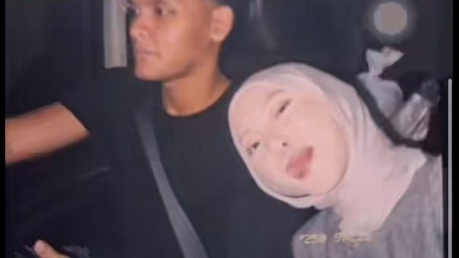 68fe29de25866-selebgram-julia-prastini-alias-jule-bermesraan-dengan-pria_665_374.jpeg