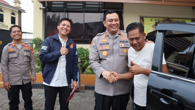 68ff63092546c-polres-pelabuhan-tanjung-priok-mengembalikan-kendaraan-hasil-pencurian_665_374.jpg