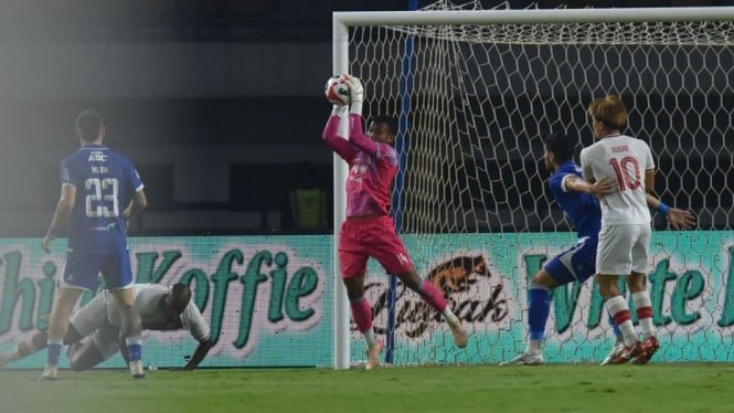 69004578d2c3e-kiper-persib-bandung-teja-paku-alam_665_374.jpg