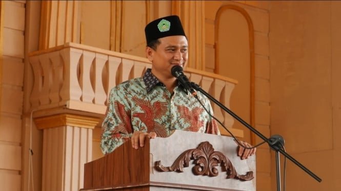 6901e12655fe9-pimpinan-pesantren-darul-amanah-kh-muhammad-fatwa_665_374.jpg