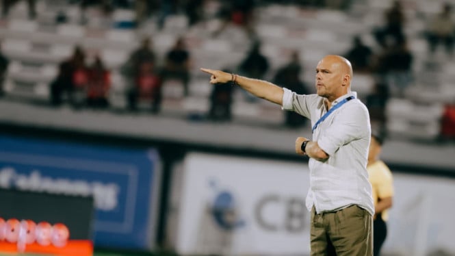 Jonny Janssen estaba furioso porque el PSIM empató al Bali United a pesar de que Sepat ganó 3-0.