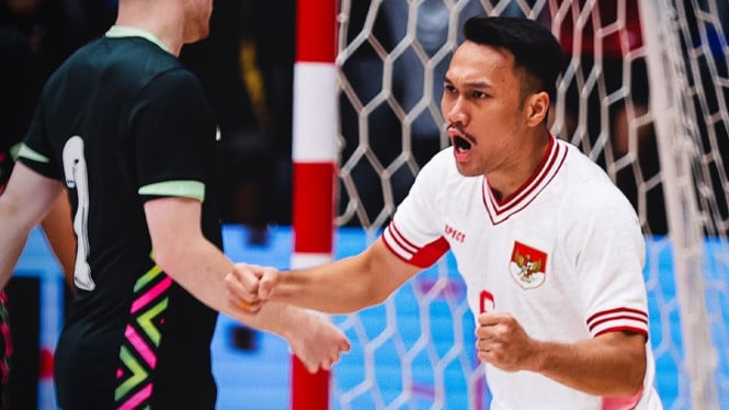 6906d51a4f74c-pemain-timnas-futsal-indonesia-samuel-eko_665_374.jpg