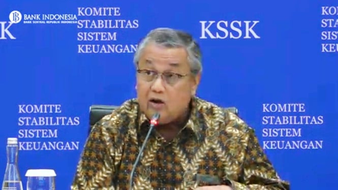 690888ad457da-gubernur-bi-perry-warjiyo-konferensi-pers-hasil-rapat-berkala-kssk-iv-2025_665_374.jpg