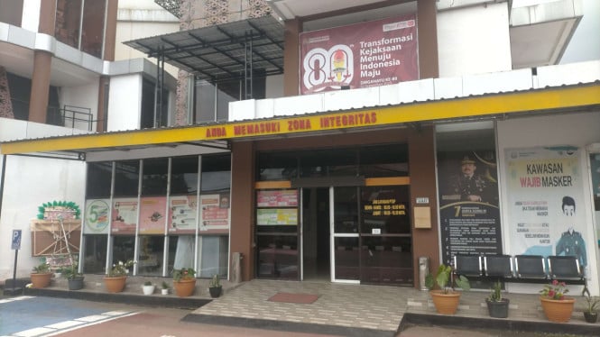 Mojokerto Kazari fue investigado por la fiscalía de NTT después de que se grabara pidiendo dinero al regente para detener la investigación de corrupción de Bawang.