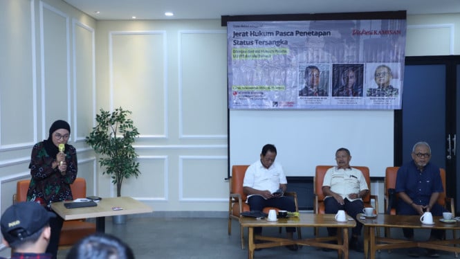 En el caso del presunto diploma falso de Jokowi, se dijo que sólo un tribunal puede declarar el documento falso.