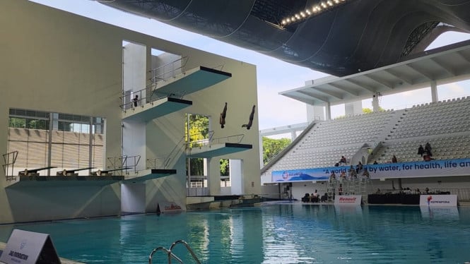 692426f99906c-loncat-indah-dalam-ajang-indonesia-open-aquatic-championships-ioac-2025_665_374.jpeg