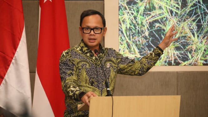 69285fc83b554-wamendagri-bima-di-acara-design-thinking-user-experience-dtux-summit-2025_665_374.jpg