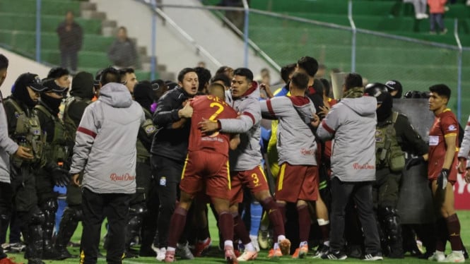17 jugadores fueron amonestados en partido de Copa Bolivia