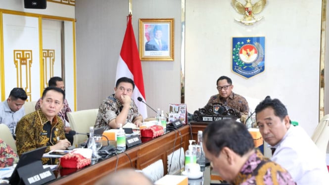 El ministro del Interior pidió al gobierno local datos sobre los puentes dañados que conducen a las escuelas, siguiendo las órdenes del presidente