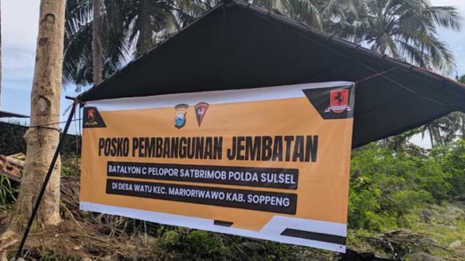 Después de años de luchar para cruzar el río, los aldeanos de Soppeng finalmente tendrán un puente colgante.