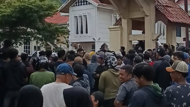 Aún no hemos recibido ni un grano de arroz.