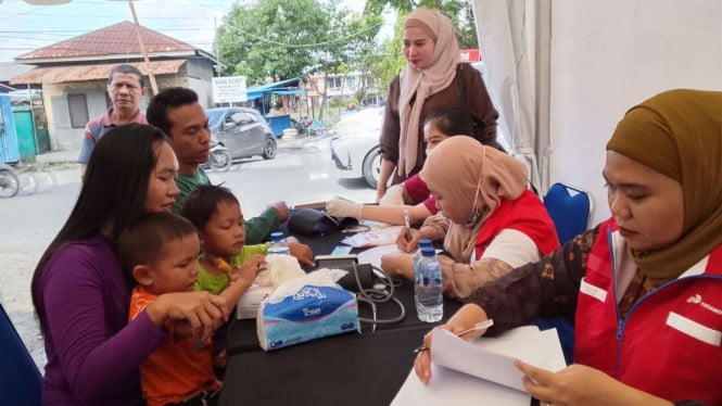 Pertamina abre un puesto de salud post-inundación frente a la terminal de combustible de Medan