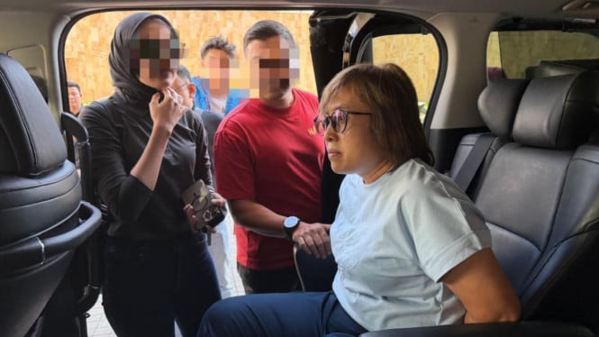 No Freddie Pratama, sino el hombre que estaba con el fugitivo de Interpol Devi Astutik cuando fue arrestado…