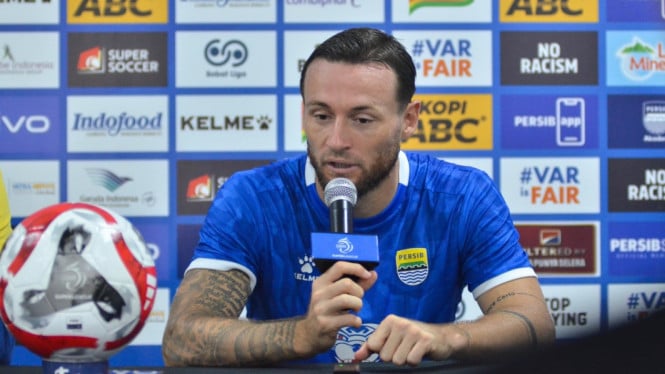 6932230ebd4bb-pemain-persib-bandung-marc-klok_665_374.jpeg