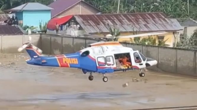 693418879ab7c-helikopter-polri-mengirim-bantuan-untuk-korban-bencana-di-aceh-tamiang_665_374.jpg