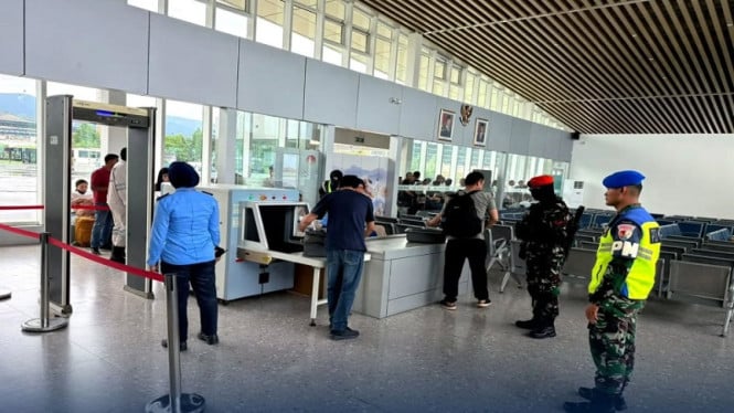693582cbac928-satgas-tni-au-amankan-sampel-nikel-di-bandara-khusus-weda-bay-halmahera-tengah_665_374.jpeg