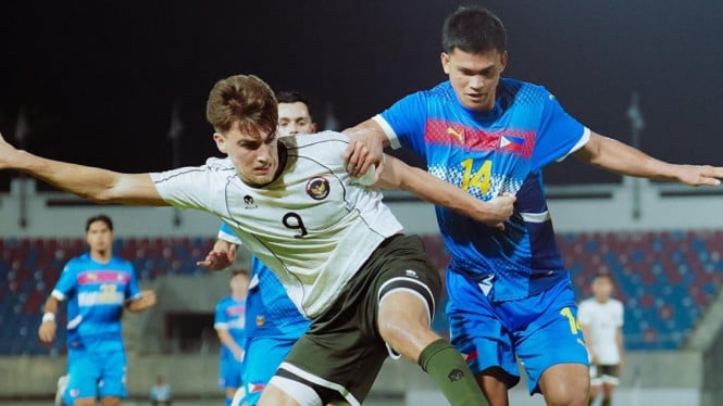 6936f4a70b2e9-mauro-zijlstra-saat-timnas-indonesia-u-22-vs-filipina_665_374.jpg