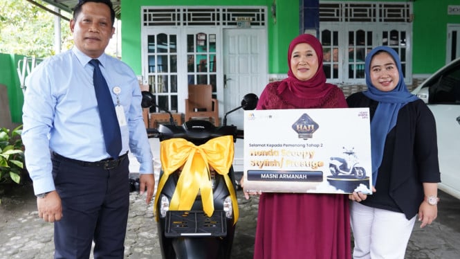 693ac849683d1-pemenang-program-poin-haji-berkah-mega-syariah-tahap-kedua_665_374.jpg