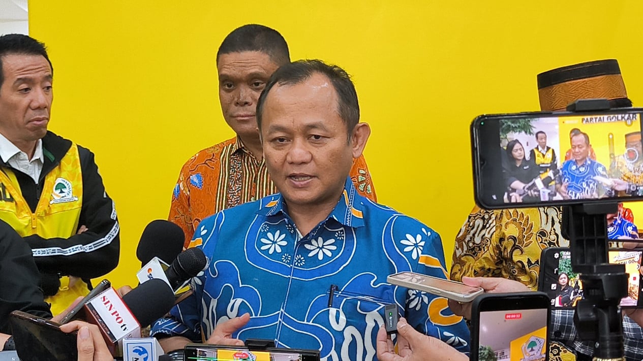 693c1bc88bc0a-sekjen-partai-golkar-sarmuji-di-kantor-dpp-partai-golkar_1265_711.jpg