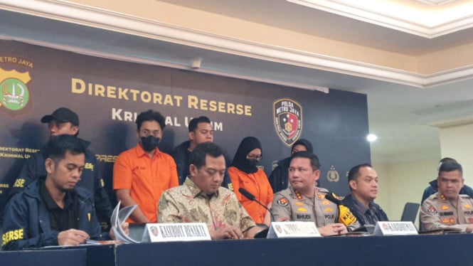 693d2f5381042-tersangka-kasus-penipuan-dan-penggelapan-wo-ayu-puspita_665_374.jpg