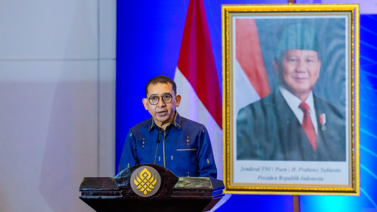 693ec50d7a211-menteri-kebudayaan-fadli-zon-saat-soft-launching-buku-sejarah-indonesia_1265_711.jpeg