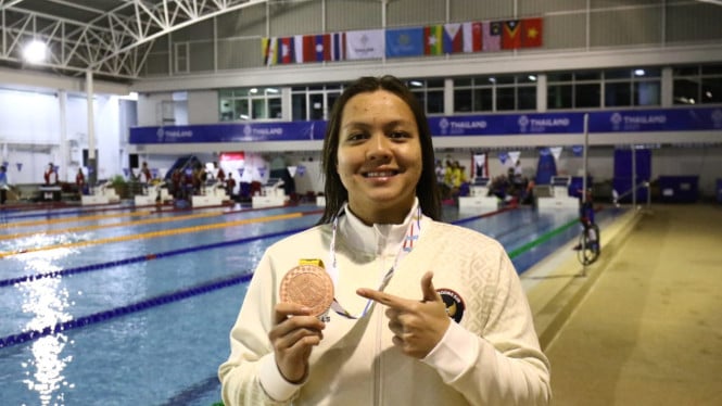 693f264686258-perenang-indonesia-adellia-sabet-medali-perunggu-sea-games-2025_665_374.jpeg