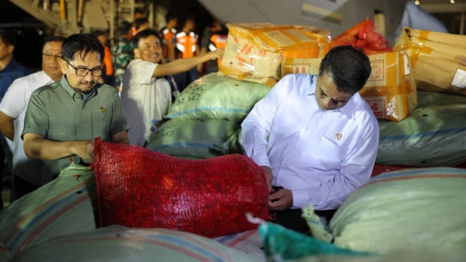 69437c0e80132-mentan-amran-beli-40-ton-cabai-bantu-petani-aceh_665_374.jpeg