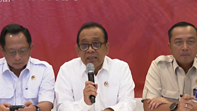 6944cfef65210-menko-pmk-pratikno-tengah_665_374.jpg
