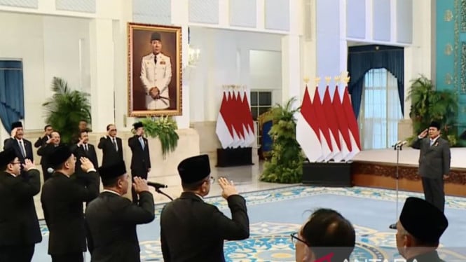 69451fe1ab442-prabowo-lantik-6-duta-besar-untuk-negara-sahabat-di-istana-merdeka_665_374.jpg