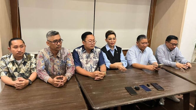 694575394fc0e-kuasa-hukum-ridwan-kamil-dan-atalia-gelar-jumpa-pers-kasus-perceraian_665_374.jpg