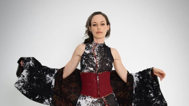 6946d9619c7be-fyi-couture_665_374.jpeg