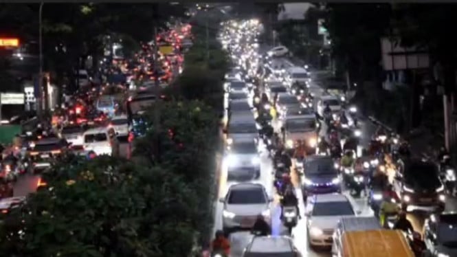 Atascos en Bandung, costes mensuales de los coches eléctricos y la última versión del W175