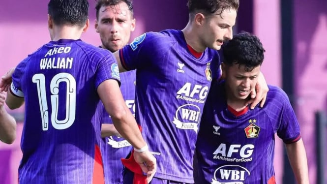 Inaudito desde hace mucho tiempo, este delantero natural está lo suficientemente loco como para ayudar a aplastar a Persic.