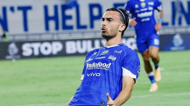 Andrew Jung fue expulsado por una decepcionante Persib, destacando el impacto de la tarjeta roja de Barrows