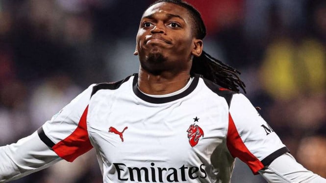 6958395baf208-pemain-ac-milan-rafael-leao_665_374.jpg