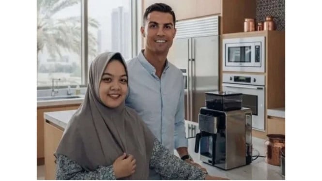 695a5c2821a4f-cek-fakta-viral-art-indonesia-di-rumah-cristiano-ronaldo-digaji-rp93-juta_665_374.jpg