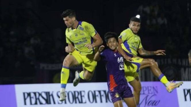 695bd213a2d6d-persib-vs-persik-di-stadion-brawijaya_665_374.jpg