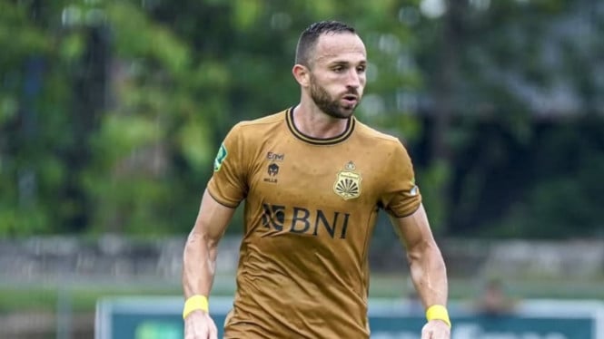 695be1106add4-pemain-bhayangkara-fc-ilija-spasojevic_665_374.jpg