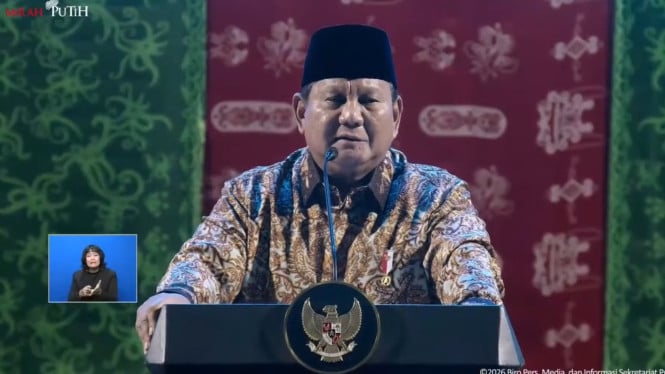 695be990a7e7f-presiden-ri-prabowo-subianto-di-acara-perayaan-natal-nasional-2025_665_374.jpg