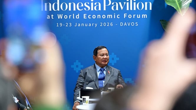 697276f5cd35e-presiden-ri-prabowo-subianto-menyambangi-paviliun-indonesia-di-davos-swiss_665_374.jpg