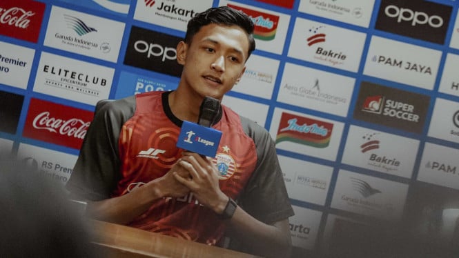 69732d8acde48-bek-kiri-persija-dony-tri-pamungkas_665_374.jpg