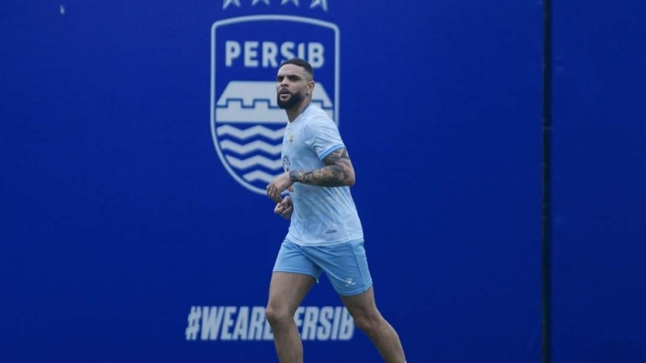 6979a43e59f14-pemain-persib-bandung-layvin-kurzawa_1265_711.jpg