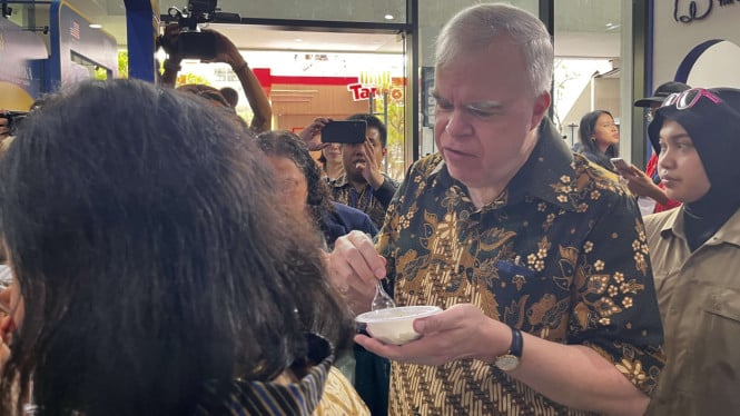 El encargado de negocios de la embajada de Estados Unidos en Yakarta admite haberse enamorado del rendang indonesio