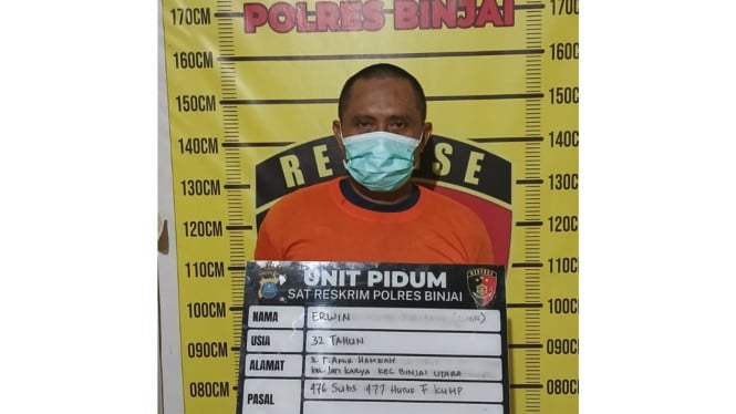 Desempleados en Binjai Kolang Tres máquinas de aire acondicionado para exteriores en minimercado