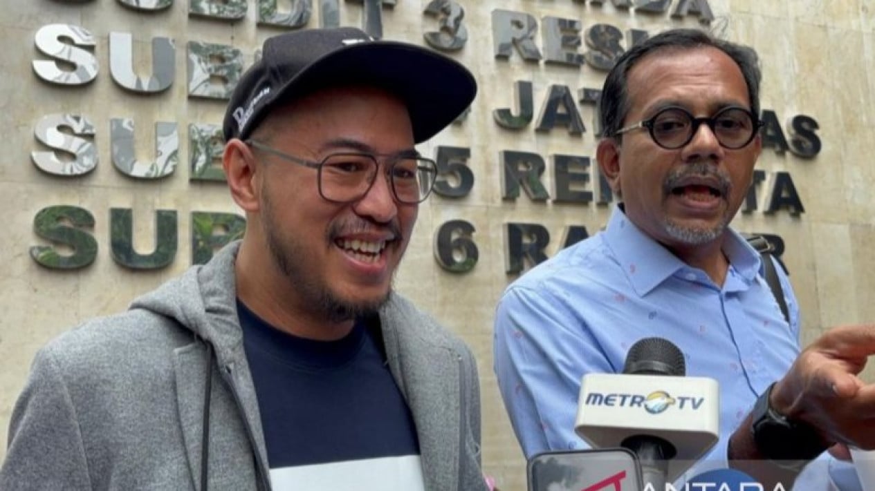 69856b93ac63f-pandji-pragiwaksono-bersama-kuasa-hukumnya-haris-azhar_gemini_1265_711.jpg