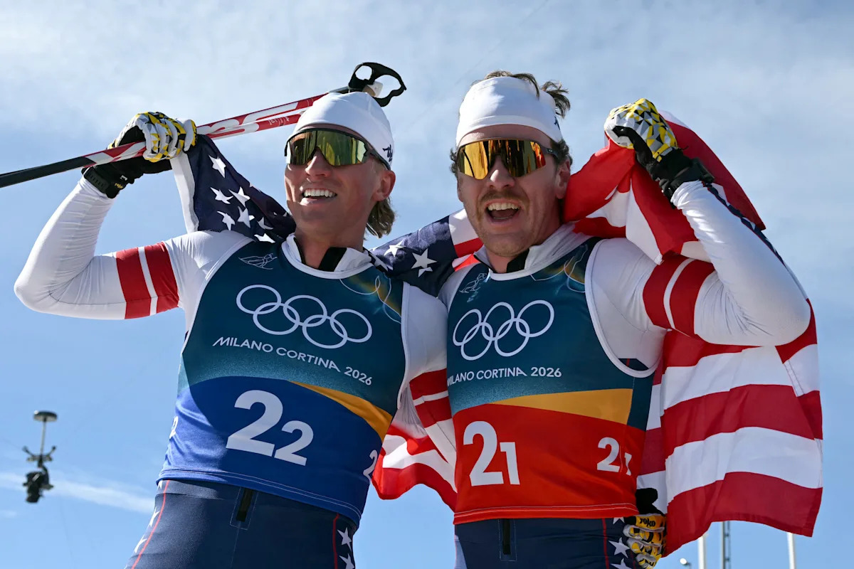 Juegos Olímpicos de Invierno de 2026: el equipo de EE. UU. gana la plata en sprint por equipos a campo traviesa y el noruego Johannes Hoesflot Klaebo establece un récord