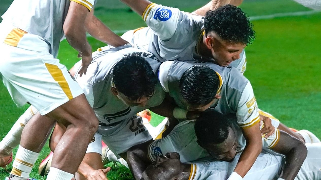 El horrible FC persigue, Persija y Persib corren peligro de cometer un desliz